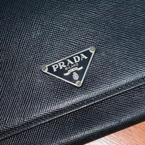 Authentic Prada Large Saffiano Leather Wallet - Picture 2 of 16